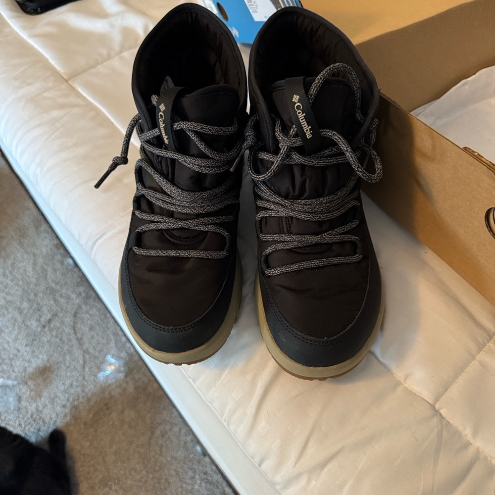 Columbia Women’s Black and Gray Rain/Snow Boots